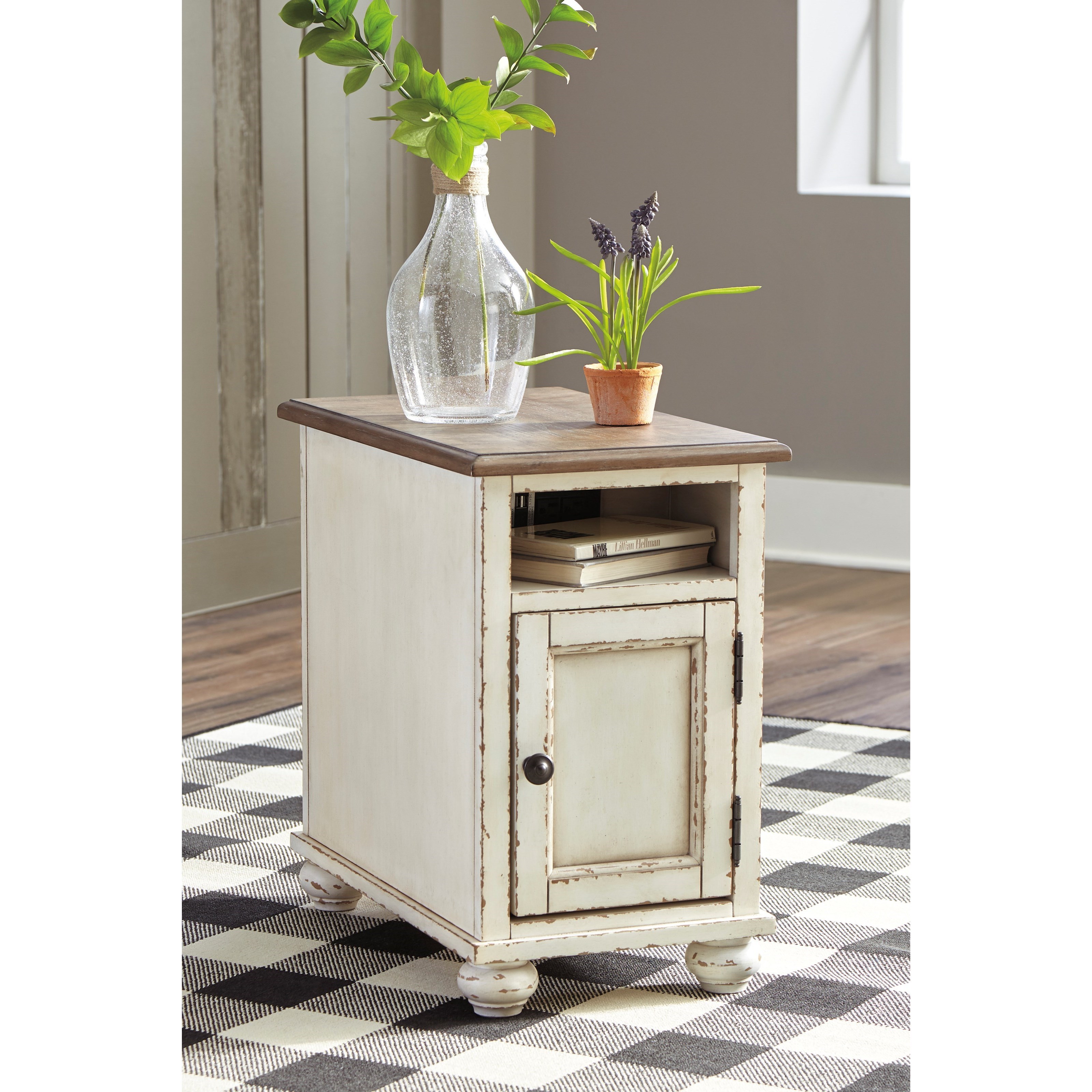 Signature Design by Ashley Realyn 800338 Cottage Chairside End